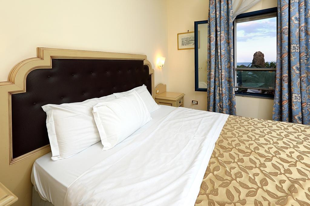 Grand Hotel Faraglioni Aci Trezza Room photo