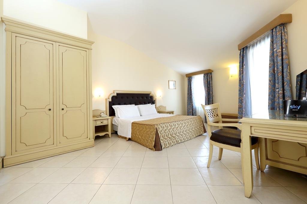 Grand Hotel Faraglioni Aci Trezza Room photo